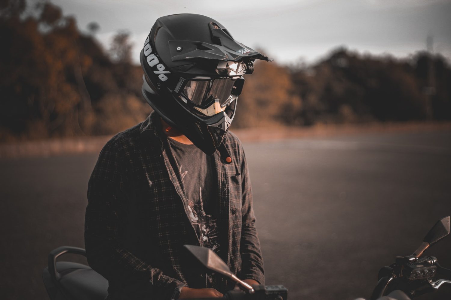 How to Soundproof a Motorcycle Helmet - Complete Guide - Audio MAV