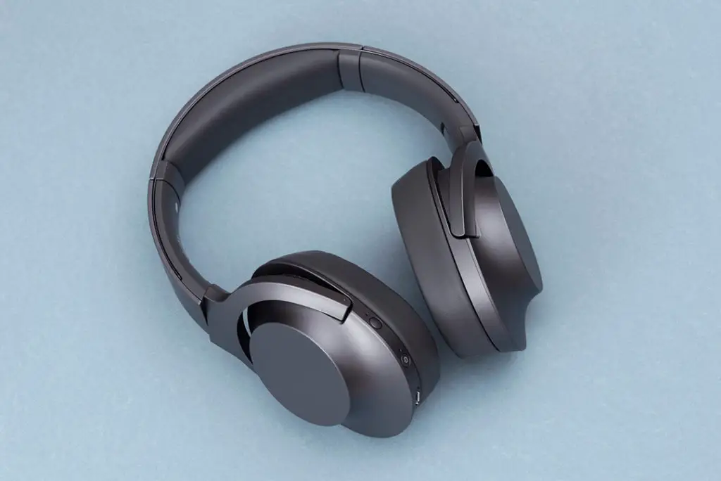 Headphones Plugged in but Sound Coming from Speakers [Fixed] Audio MAV