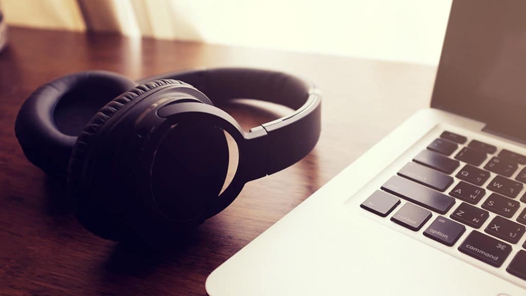 Why Are My Headphones Crackling and Popping (Solved) Audio MAV