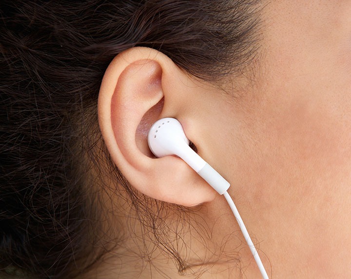 Woman wondering can headphones cause blackheads