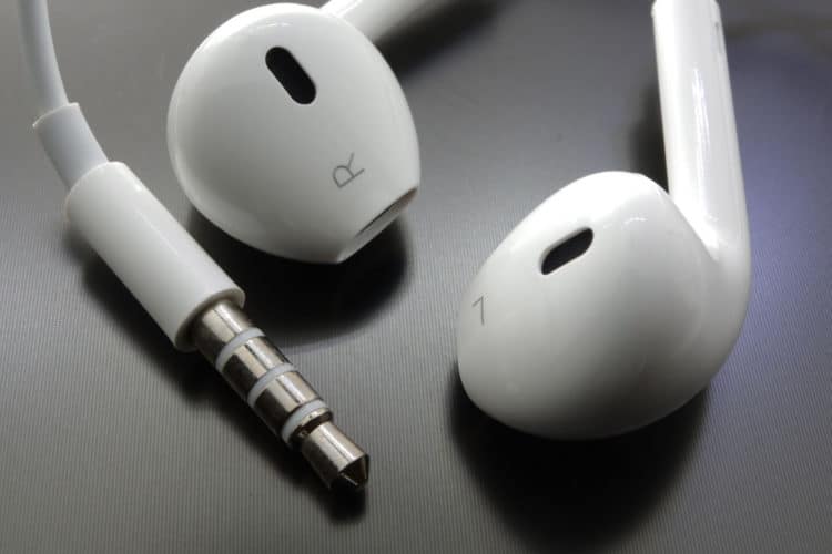 18 Tips on How to Keep Earbuds from Falling Out (Photos) Audio MAV