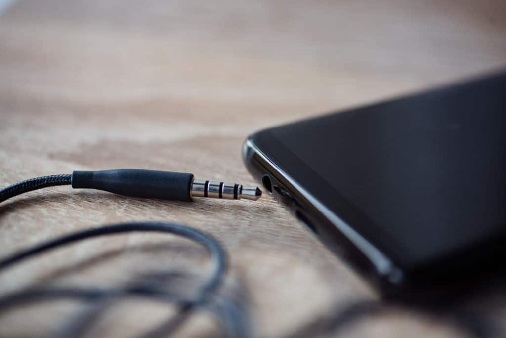 Why your headphone jack doesn’t snap into position