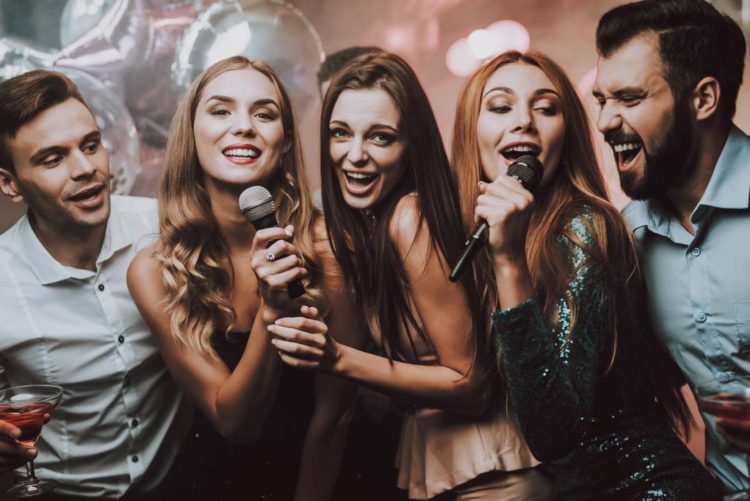 How to Connect Karaoke to Smart TV With the Best Karaoke App