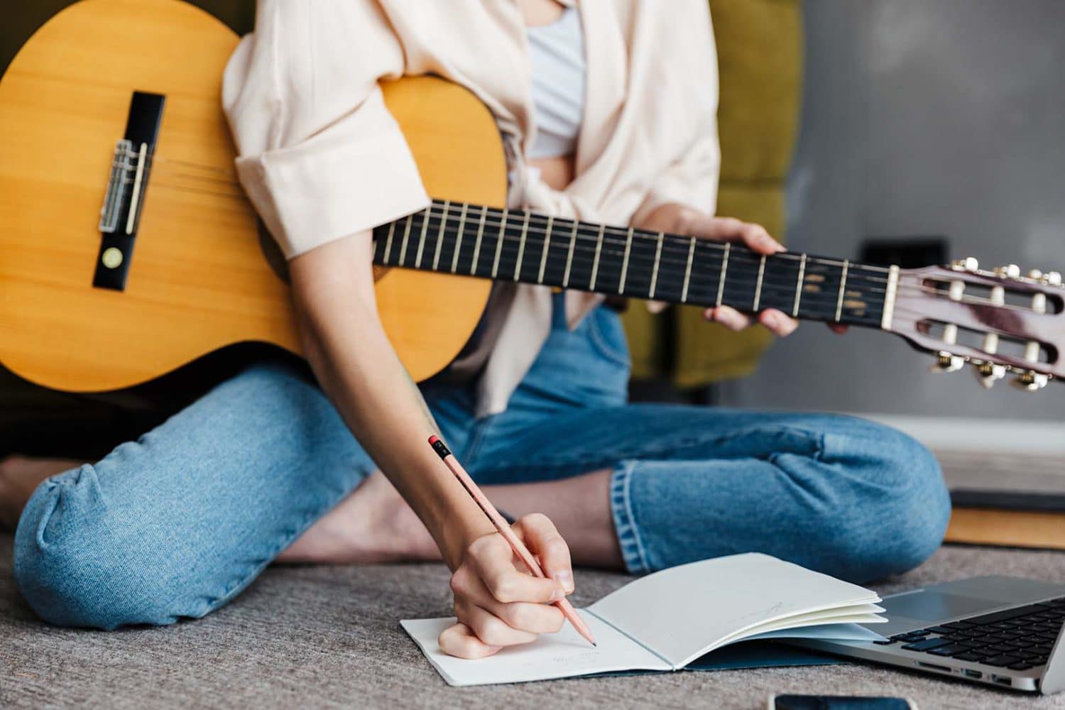 Is It Possible to Tune a Guitar down an Octave? Audio MAV